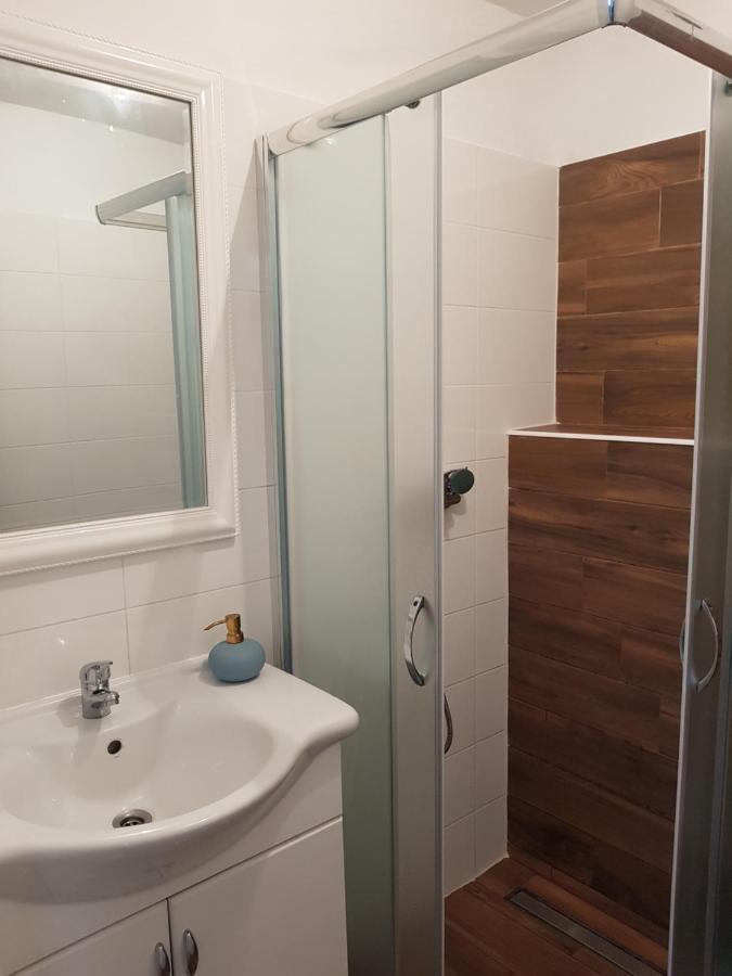 Anica Apartments Funtana Eksteriør billede